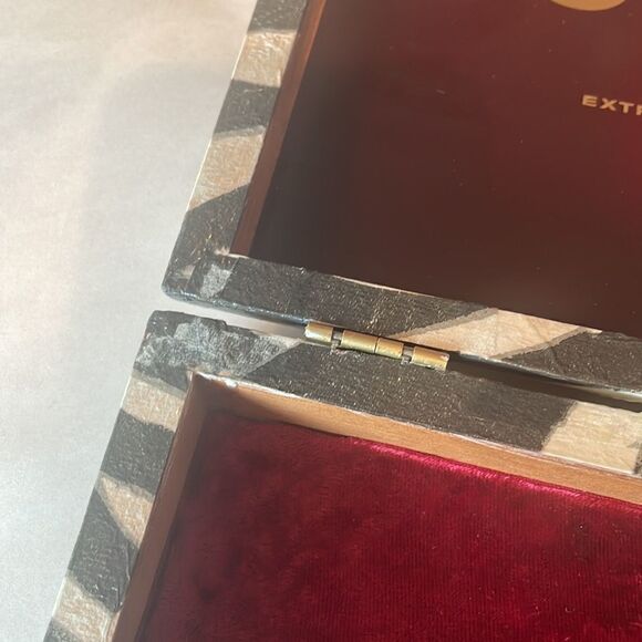 Unique zebra print decoupage Cohiba cigar box gold chain strap purse - Picture 14 of 16